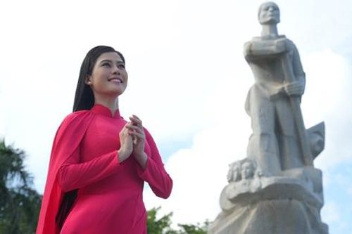 Á hậu Thi Phượng gây xúc động khi hát 'Quảng Bình quê ta ơi'