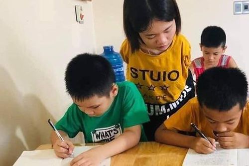 Nghị lực phi thường của cô giáo không tay