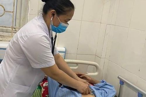 Tự mua kháng sinh Cephalexin về dùng, người phụ nữ nhập viện do sốc phản vệ