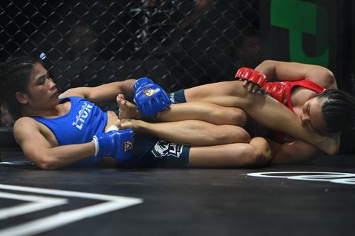 'Nữ hoàng Muay' Thanh Trúc bảo vệ thành công đai vô địch MMA Việt Nam 2023