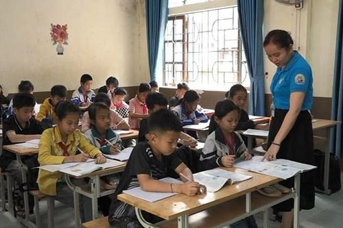 Băng rừng tìm học trò