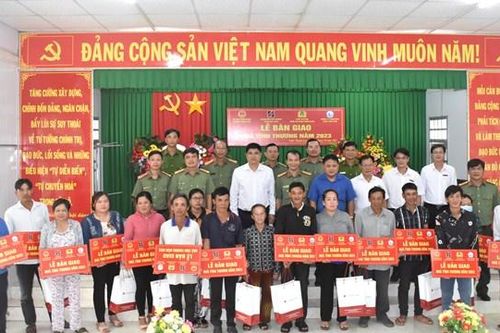 BẢN TIN MẶT TRẬN: Nhiều hoạt động thiết thực vì người nghèo