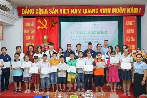 Trao 40 suất học bổng cho con em người lao động Urenco