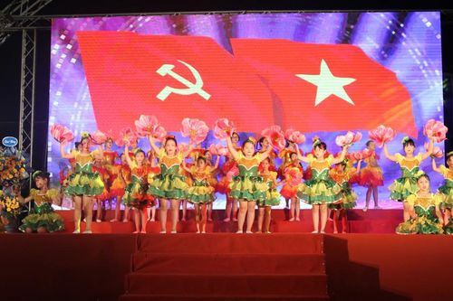 Sôi động chương trình nghệ thuật 'Nhịp bước Thanh niên'