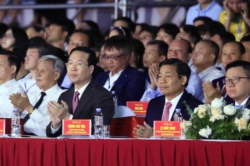 Chú trọng đời sống vật chất, tinh thần của nhân dân, để người dân được hưởng thành quả của đổi mới