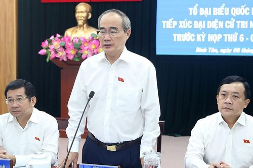 Cần thêm chế độ đãi ngộ để giáo viên, nhân viên y tế yên tâm cống hiến