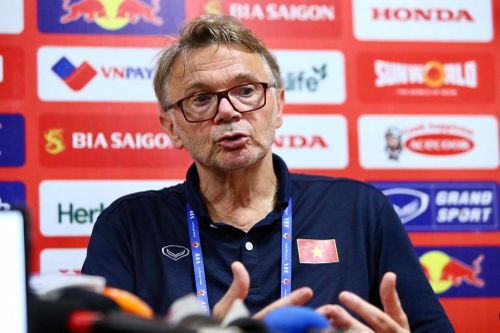 HLV Troussier khẳng định đá FIFA Days với tâm thế 'không còn gì để mất'