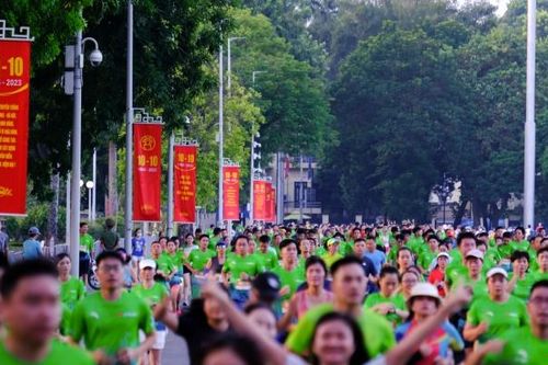Gần 11 nghìn vận động viên tham gia giải chạy quốc tế VPIM 2023
