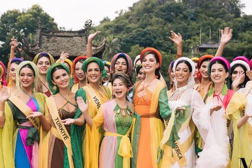 Thí sinh Miss Grand mặc áo tứ thân, nhảy sạp, xem Tinh hoa Bắc Bộ