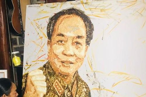 Bức tranh bằng vỏ trứng 'Vị tướng vì hòa bình' xác lập kỷ lục Việt Nam