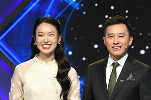 MC Khánh Vy duyên dáng, cùng MC Ngọc Huy nhiệt tình 'tiếp lửa' các thí sinh Olympia 23