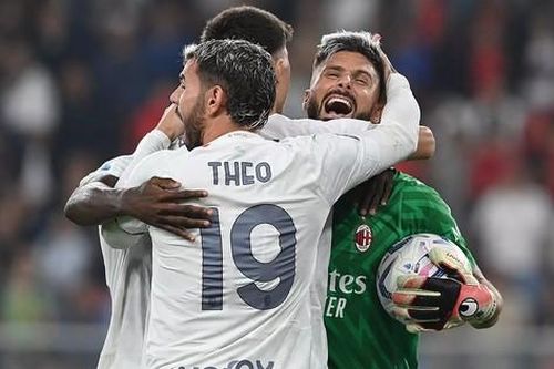 Olivier Giroud được ĐT Pháp triệu tập với tư cách... thủ môn