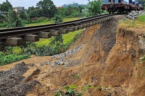 Thông tin về sự cố sạt lở đường sắt Hà Nội - Lào Cai