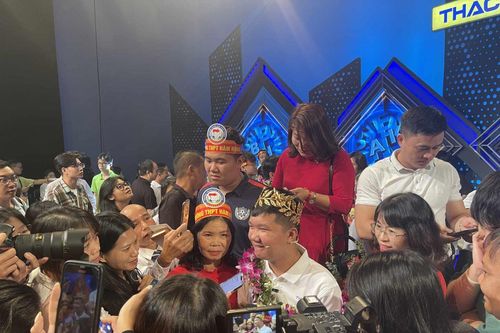 Vỡ òa niềm vui chiến thắng lội ngược dòng của quán quân Đường lên đỉnh Olympia 2023 Xuân Mạnh