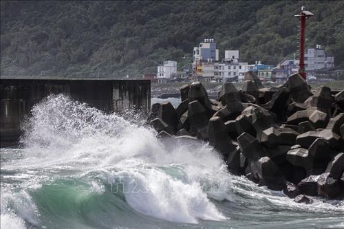 Trung Quốc: Hong Kong tiếp tục nâng cảnh báo bão Koinu
