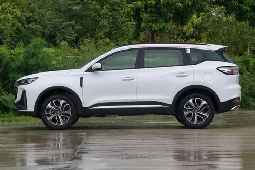 'Cơn ác mộng' của Toyota Corolla Cross chốt giá hơn 360 triệu đồng