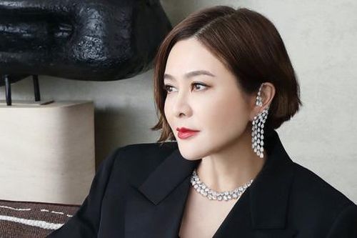 Mỹ nhân phim 'Tiếu ngạo giang hồ' 61 tuổi vẫn trẻ đẹp nhờ có 4 thói quen lành mạnh