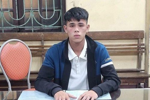 Vi phạm nồng độ cồn, đâm xe vào Công an