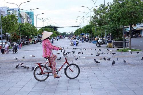 Long Xuyên thức giấc