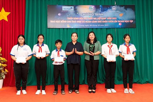 20 học sinh An Giang nhận học bổng Chương trình 'Thắp sáng ước mơ thiếu nhi Việt Nam'