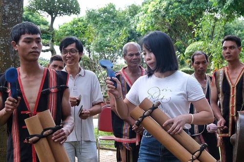 Đoàn nghệ nhân Jrai trình diễn sắc màu văn hóa tại Bảo tàng tỉnh Gia Lai