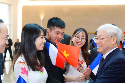 'Trí thức là vốn liếng quý báu của dân tộc'