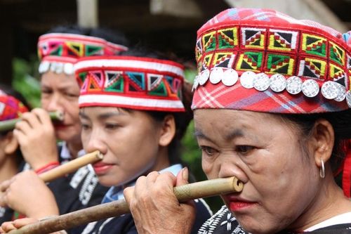 Hấp dẫn trò chơi dân gian trong Lễ mừng cơm mới của người Xá Phó