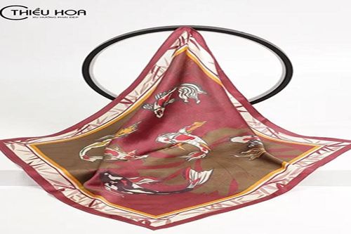 5 Lý do bạn nên sở hữu một chiếc choàng cổ khăn lụa tơ tằm cao cấp