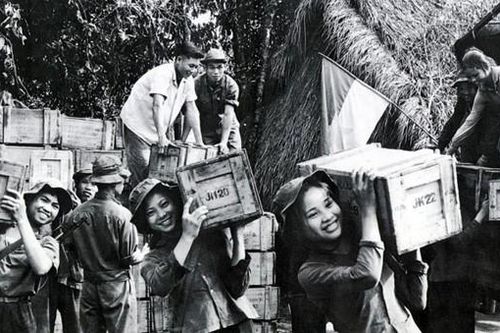 Hoàn thành nhiệm vụ tiếp nhận và trung chuyển hàng hóa phục vụ chiến trường