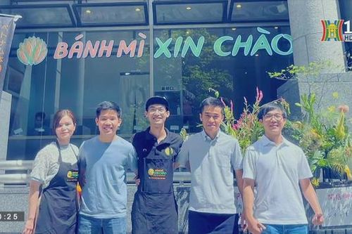 Bánh mì 'Xin chào' tỏa sáng tại đất nước mặt trời mọc | Người Việt 5 châu | 08/10/2023
