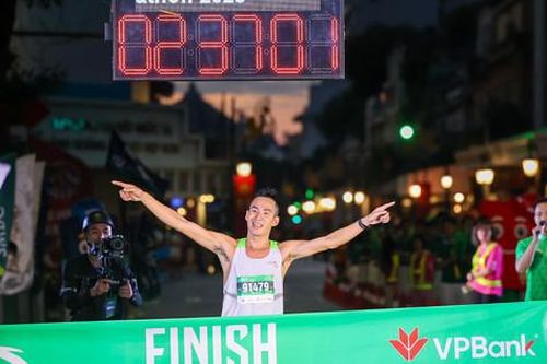 Các tuyển thủ quốc gia thống lĩnh đường chạy VPBank Hanoi International Marathon 2023