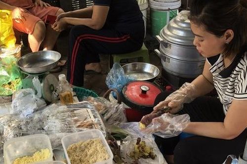 Người phụ nữ khởi nghiệp bán xôi, thu đều 300.000 đồng/ngày phụ chồng nuôi con