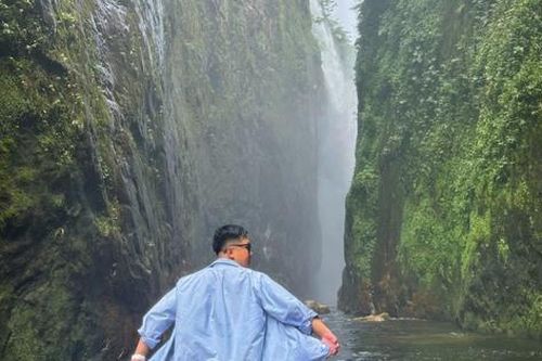 Thầy giáo 9x chia sẻ đam mê du lịch và 'truyền' kinh nghiệm đi thác Rồng Trung Lèng Hồ