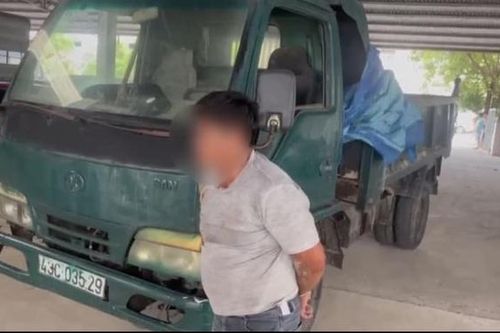 Tạm giữ tài xế lái xe tải hết hạn kiểm định tông vào xe CSGT rồi bỏ trốn
