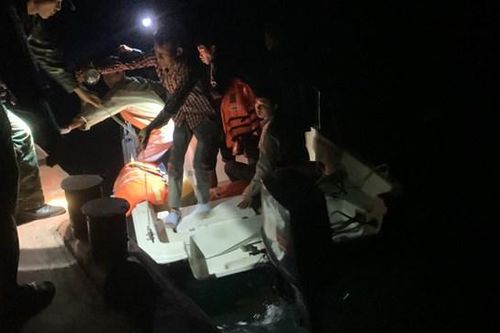 Quảng Ninh: Tàu cá bị đắm trên khu vực biển Cô Tô, 4 ngư dân được cứu sống