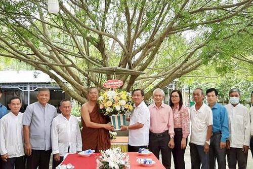 Ủy ban MTTQ Việt Nam tỉnh An Giang chúc mừng lễ Sene Dolta