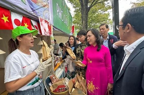 Sang Nhật giao lưu kinh nghiệm về cuộc vận động người Việt dùng hàng Việt