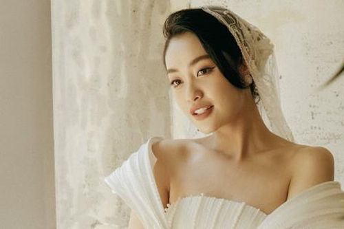 Xôn xao tin đồn 'lên xe hoa' sau một năm đăng quang, Hoa hậu Nông Thúy Hằng chính thức lên tiếng