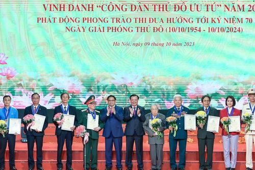 Hà Nội vinh danh 10 'Công dân Thủ đô ưu tú' năm 2023