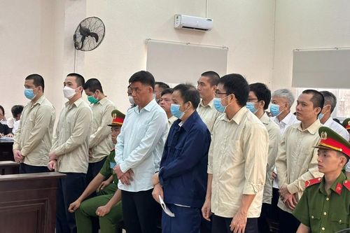 Bình Dương: 17 bị cáo ra tòa trong vụ cấp phép lao động cho người nước ngoài
