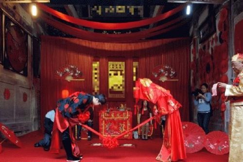 Người xưa nói: 'Nam không lấy Tứ Bạch, nữ đừng lấy Tam Hoa', nghĩa là gì?