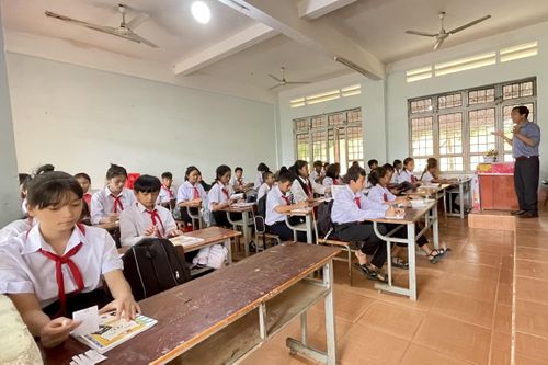 Đầu tư cơ sở vật chất, trang thiết bị thực hiện Chương trình mới ở Kon Tum
