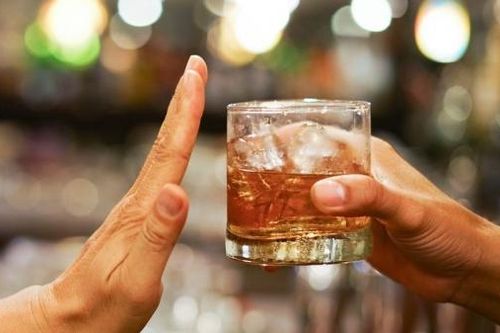 Nếu bỏ rượu bia trong một tháng, làn da, lá gan, giấc ngủ, cân nặng của bạn sẽ được cải thiện