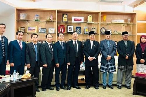 Đoàn Hội đồng lý luận Trung ương Việt Nam thăm, làm việc tại Brunei Darussalam