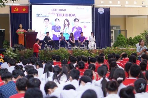 Nhiều bí quyết đạt điểm cao được hé lộ tại 'Đối thoại cùng thủ khoa 2023'
