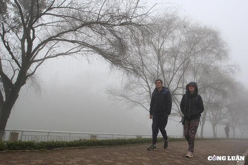 Lào Cai: Đón đợt rét đầu tiên, Sa Pa nhiệt độ giảm xuống chỉ còn 14 độ C.