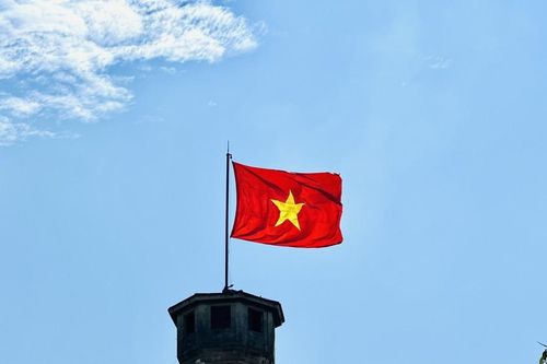 Phố phường Hà Nội rực rỡ màu cờ kỷ niệm 69 năm Ngày Giải phóng Thủ đô