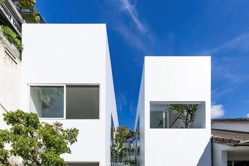 Độc đáo ngôi nhà có 'vết cắt' như một khe núi ở giữa