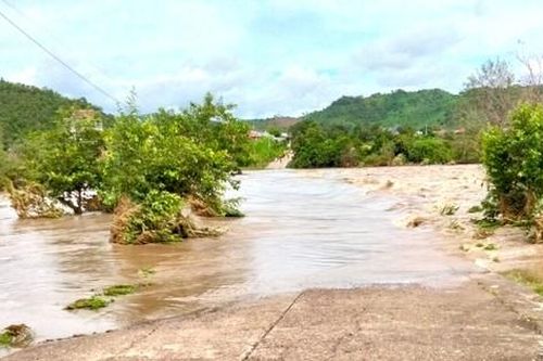 Hơn 500 hộ dân bị cô lập do mưa lớn nhiều ngày