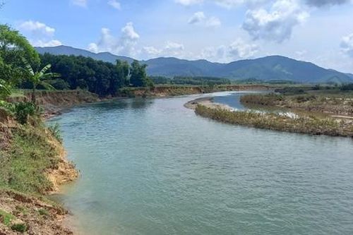 Sông lấn làng, dân thấp thỏm lo âu khi mùa mưa lũ đến